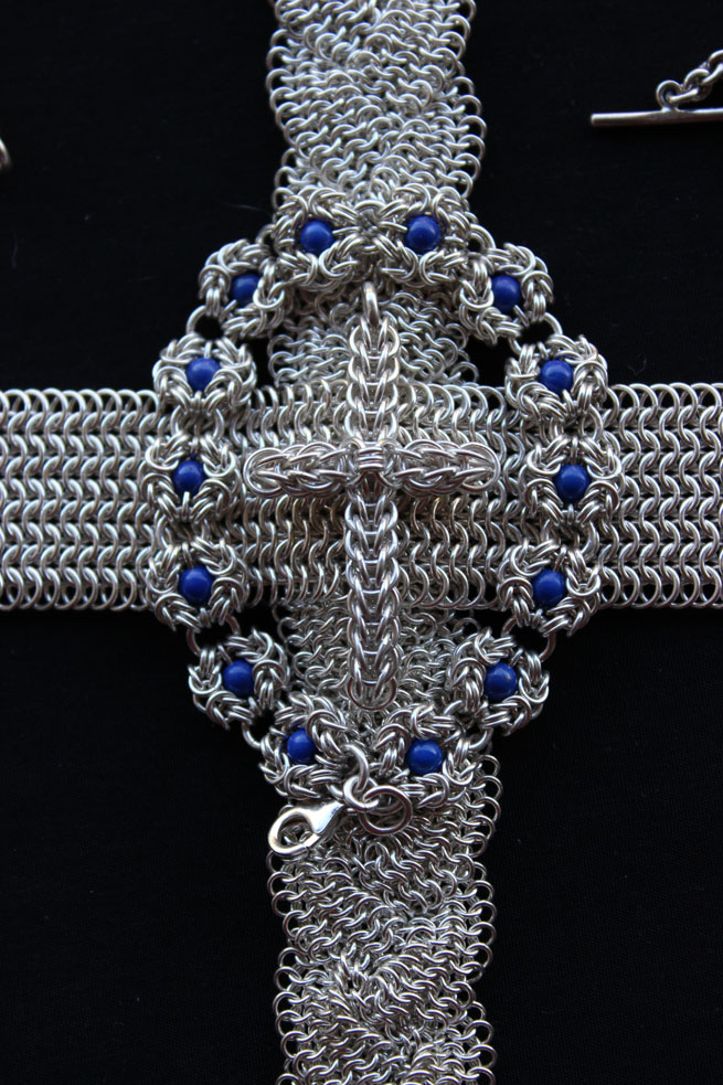 Chainmaille models in cross e1