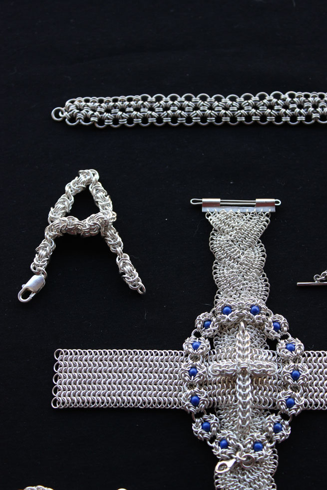 Chainmaille models in cross e5