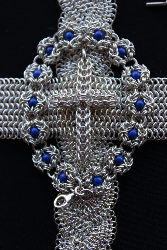 Chainmaille models in cross y1